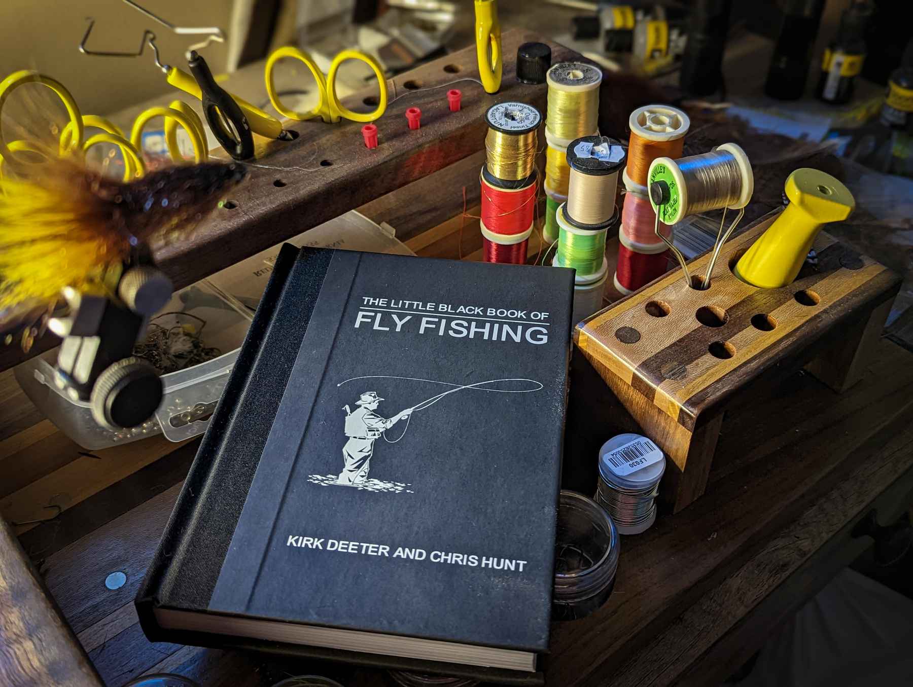 The Little Black Book of Fly Fishing: 201 Tips to Make You A Better Angler:  Deeter, Kirk: 9781510747739: Books 