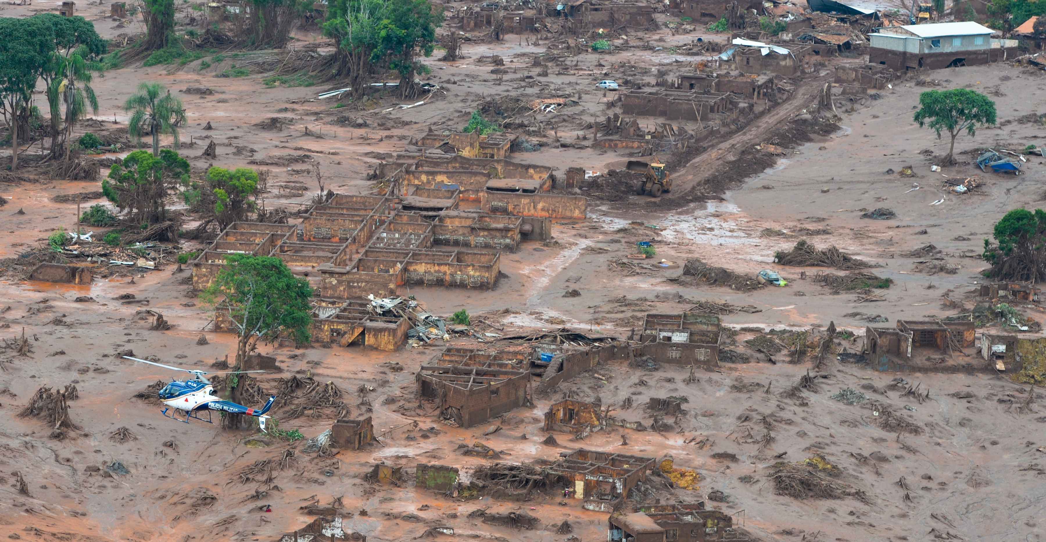 Aftermath of Brazil's Mariana Mine tailings dam breach (photo: Agencia Brasil / cc3.0). mariana mine disaster