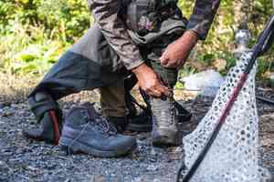 simms flyweight wading boots